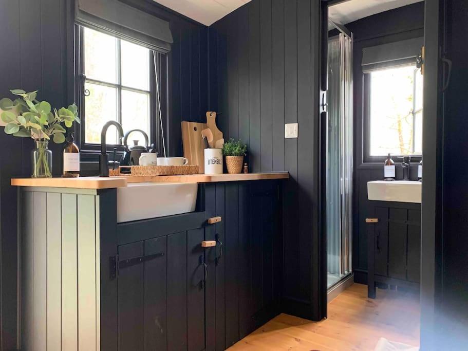 Cornwall Woodland Shepherd'S Hut - Dennis Hut Bodmin Extérieur photo