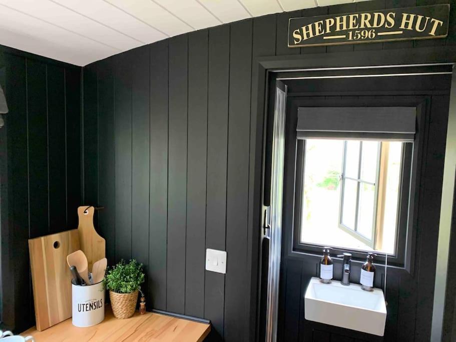 Cornwall Woodland Shepherd'S Hut - Dennis Hut Bodmin Extérieur photo
