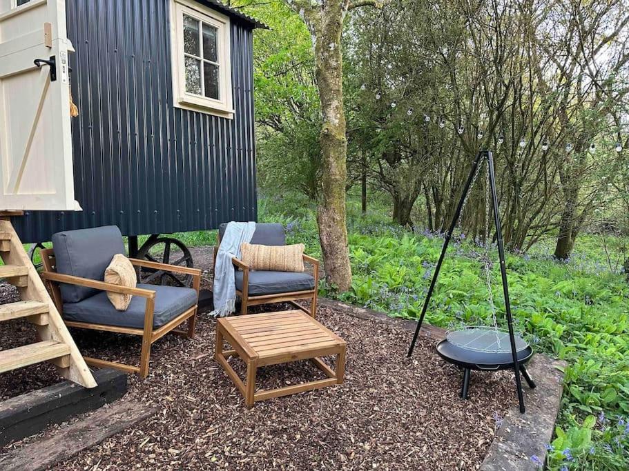 Cornwall Woodland Shepherd'S Hut - Dennis Hut Bodmin Extérieur photo
