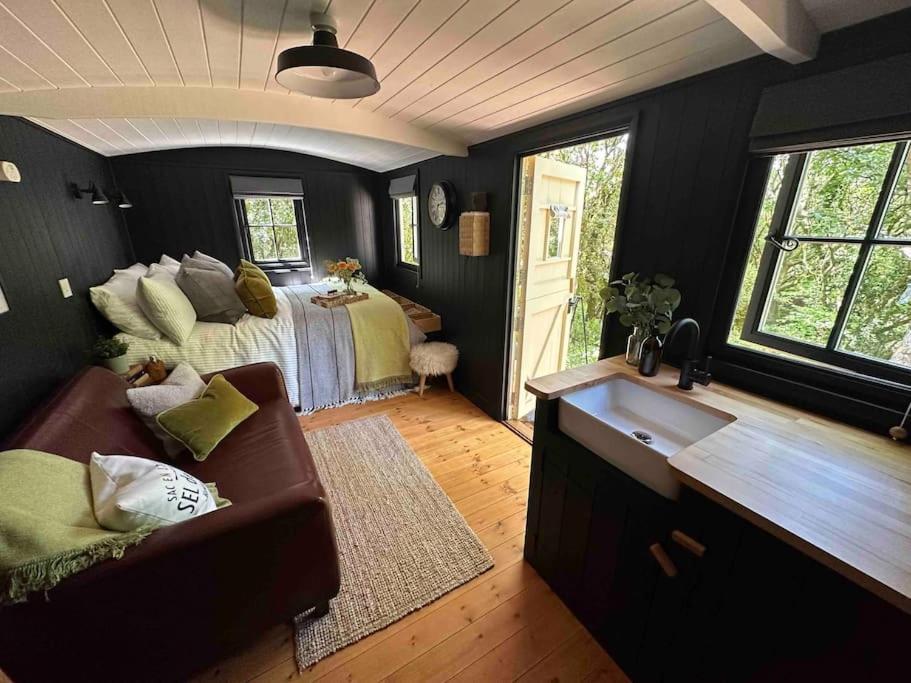 Cornwall Woodland Shepherd'S Hut - Dennis Hut Bodmin Extérieur photo