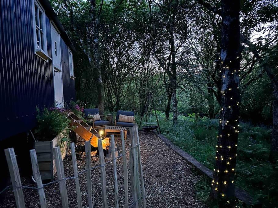Cornwall Woodland Shepherd'S Hut - Dennis Hut Bodmin Extérieur photo